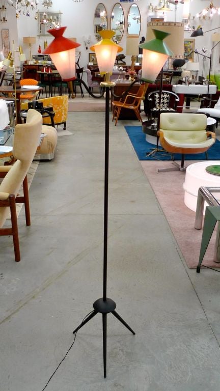 Français Lampadaire tripode à trois lanternes d'Arlus en vente