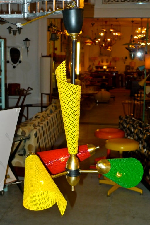 Lampadario francese in metallo traforato tricolore di Lunel in vendita 1