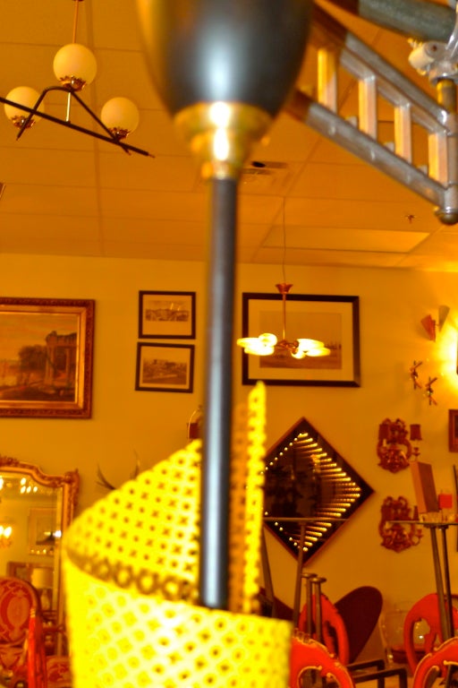 Lampadario francese in metallo traforato tricolore di Lunel in vendita 5