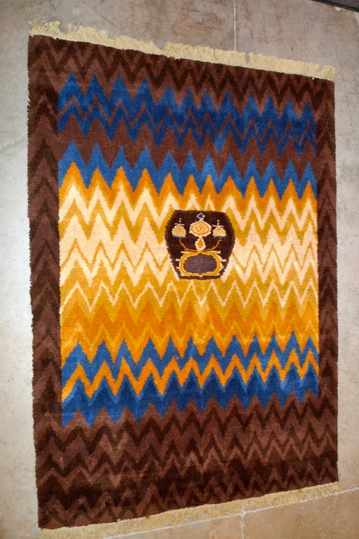 BG hat eine beispiellose Sammlung von originalen Rya-, Berber-, dänischen und anderen skandinavischen Teppichen aus der Mitte/Ende der 1960er Jahre erworben, die neu und unbenutzt sind und noch nicht einmal aus ihrer Originalverpackung genommen