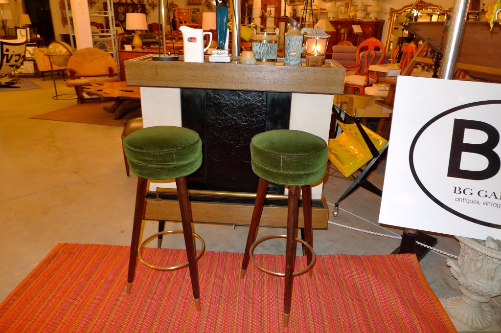 1940's Italian Standing Bar with Pair of Stools 6
