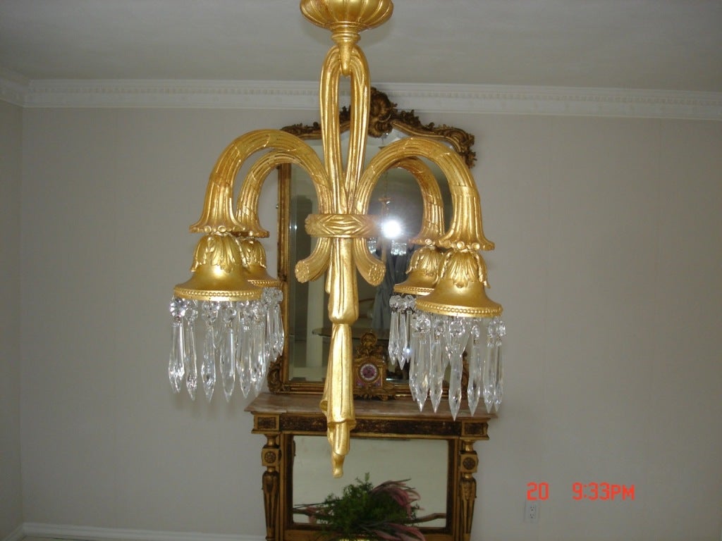 Lampadario a quattro bracci in bronzo dorato e cristallo in vendita 1
