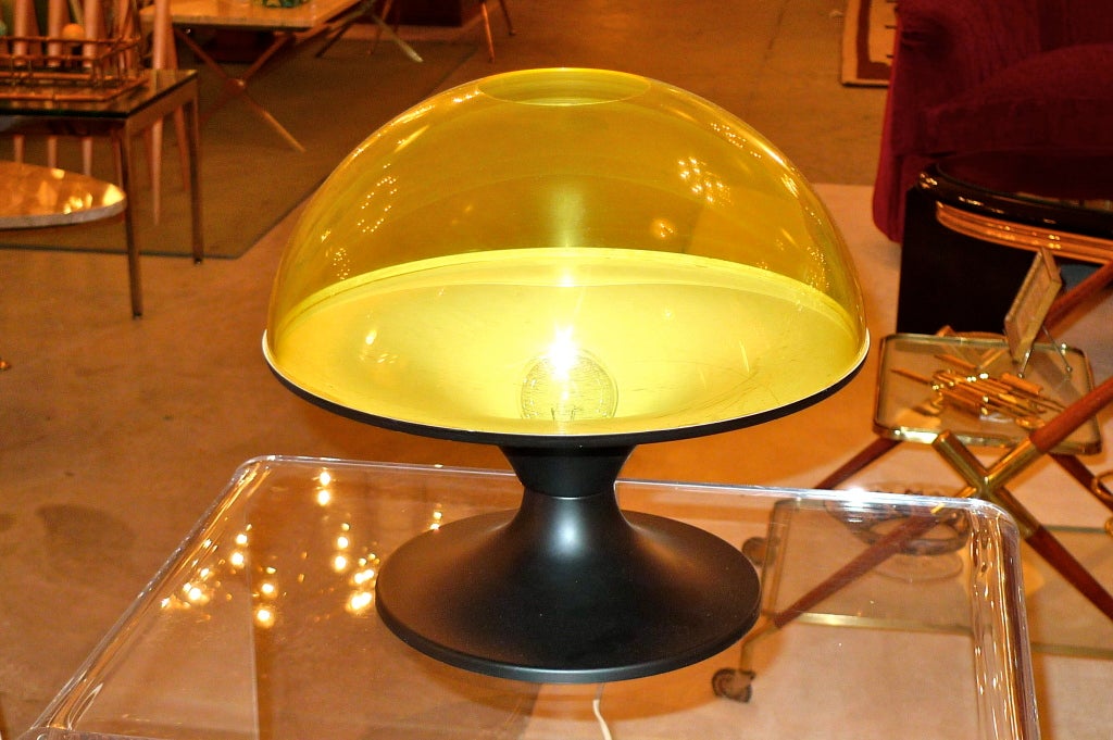 Fin du 20e siècle Lampe à dôme en plastique jaune de style Pop Art italien en vente