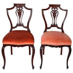 Pareja de pequeñas sillas de salón de caoba