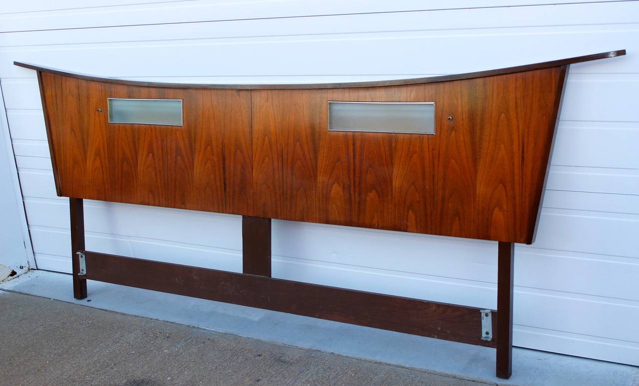 What would happen if George Nakashima and Gio Ponti crashed into each other leaving a long cocktail party?  This headboard! 

The manufacturer's name is unknown but it is clearly inspired by Nakashima's Origins collection for Widdicomb but with