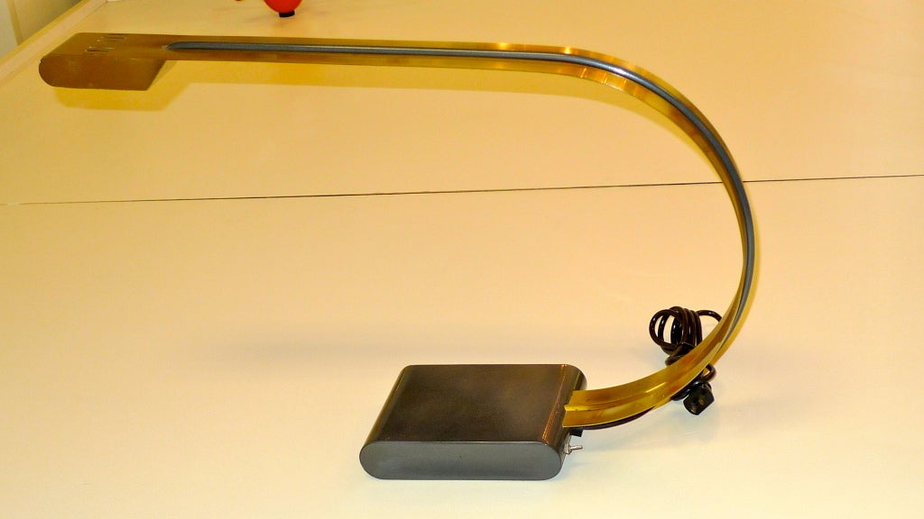 Stilvolle italienische Freischwinger-Arc-Schreibtischlampe im Angebot 5