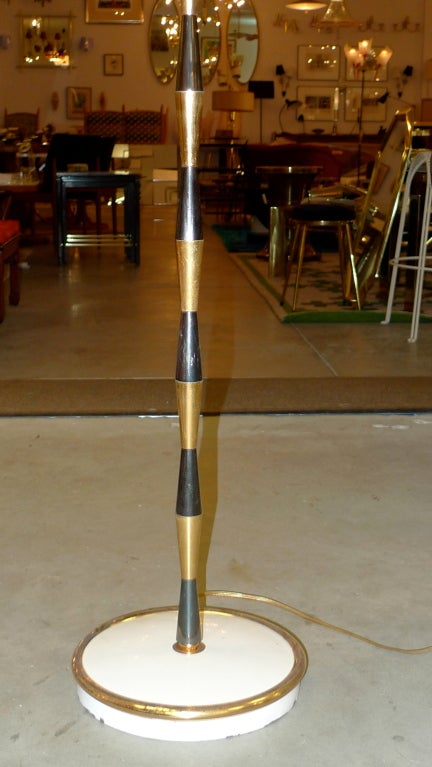 italien Lampadaire arlequin en bronze et laiton