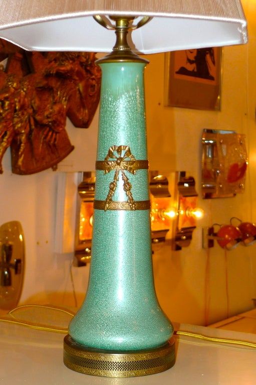 Paar französische, mit Goldbronze beschlagene Celadon-Emaille-Vasen als Lampen im Zustand „Hervorragend“ im Angebot in Hanover, MA