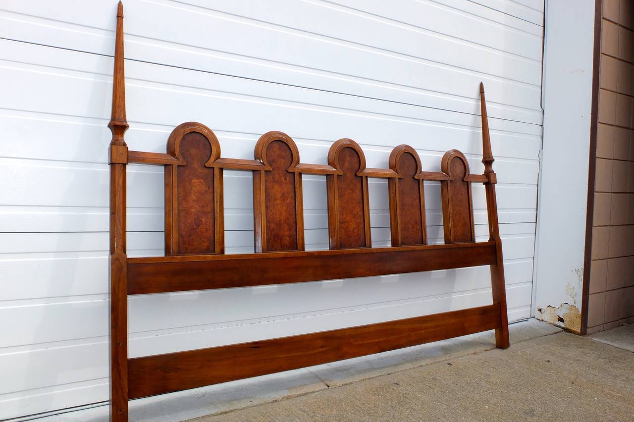Stylish King Size Walnut Headboard by Heritage In Excellent Condition In Hanover, MA