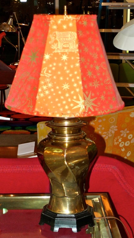 Paar gedrehte Vintage-Vasenlampen aus Messing in Vasenform im Angebot 3