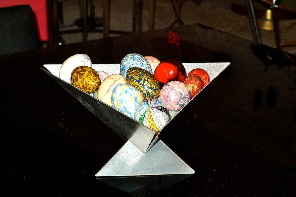 20ième siècle Bol puzzle Art Metal de Simon Maltby avec œufs en vente