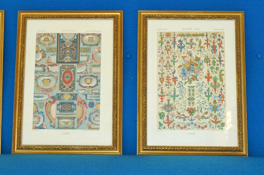 XIXe siècle Trois assiettes encadrées de « L'ornement Polychrome » éditées par Racinet en vente