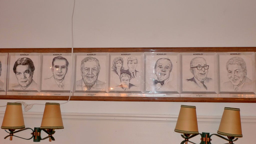 Américain Galerie de portraits de grands Bostoniens de Joe Tecce en vente