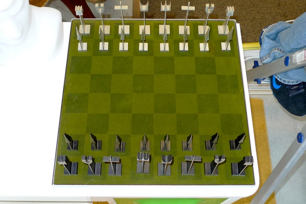 Aluminum Chess Set by Austin Enterprises with Green Felt Board 1