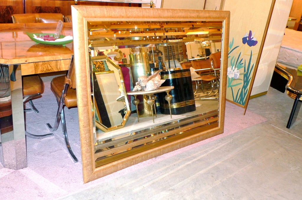 Miroir à bordures multicolores tricolores et biseautés dans un cadre en bois doré en vente 1