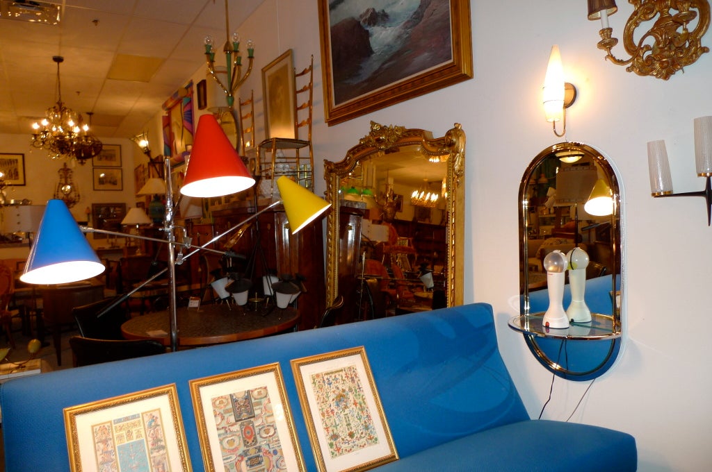 Applique murale unique italienne en verre satiné en forme de torpille en vente 2