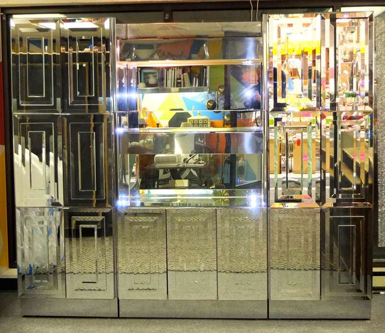 Ello Mirrored & Illuminated Display Cabinet & Bar In Good Condition In Hanover, MA