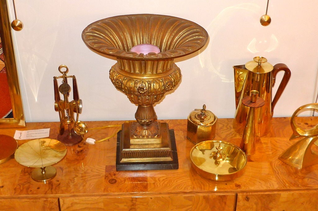 Lampe urne française en bronze doré Excellent état - En vente à Hanover, MA