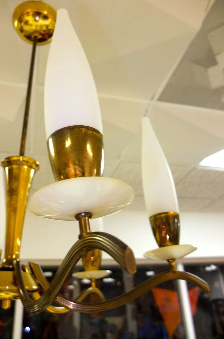 Metà XX secolo Lampadario a sei bracci con candela Bras e Opaline in vendita