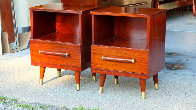 Pair of Modern Mahogany & Brass Night Stands by Gibbard In Excellent Condition For Sale In Hingham, MA