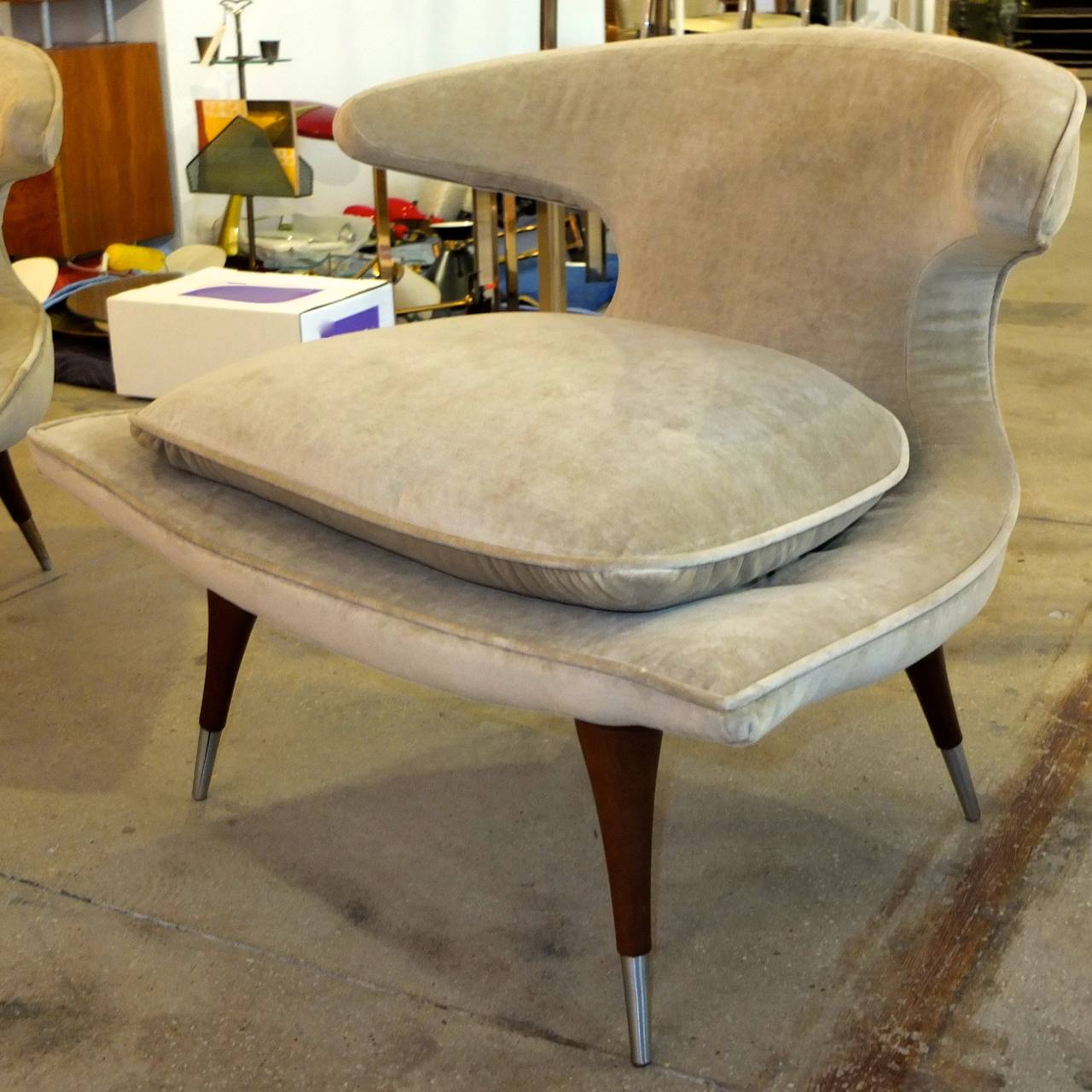 Mid-Century Modern Pair of Horn Chairs by Karpen of California