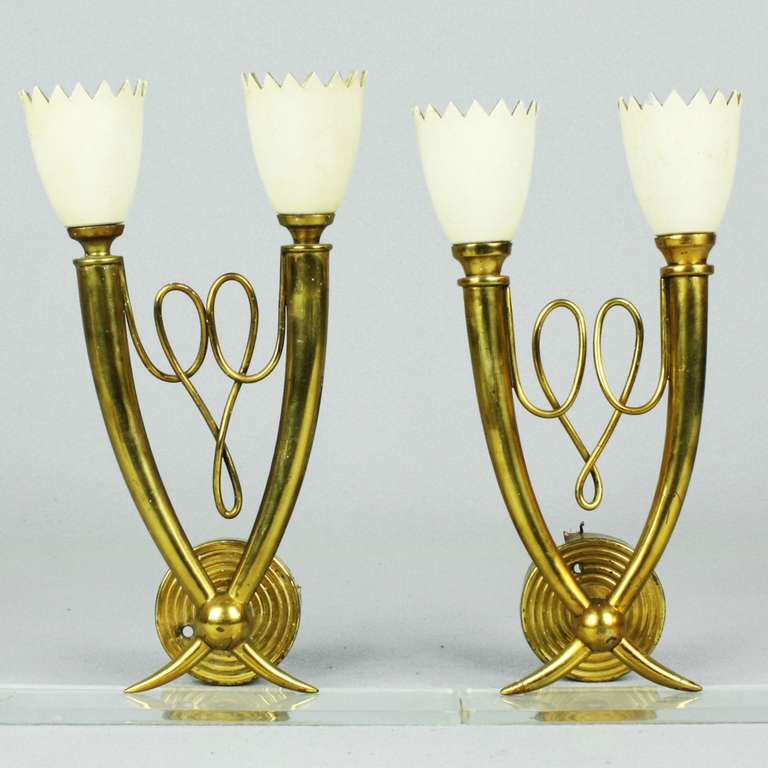 Mid-Century Modern Pair of Stylish 1940s Italian Brass Sconces