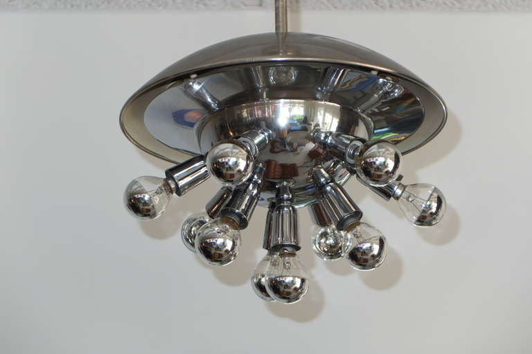 Signierter Stilnovo Sputnik-Anhänger mit gewölbter Kuppel im Angebot 3