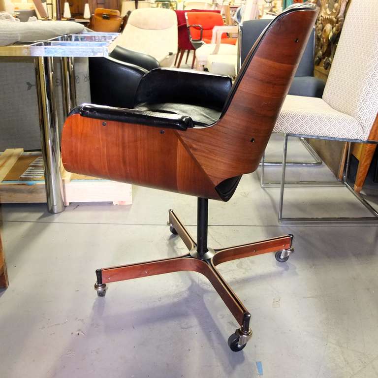 Mid-Century Modern Executive Desk Chair by George Mulhauser for Plycraft