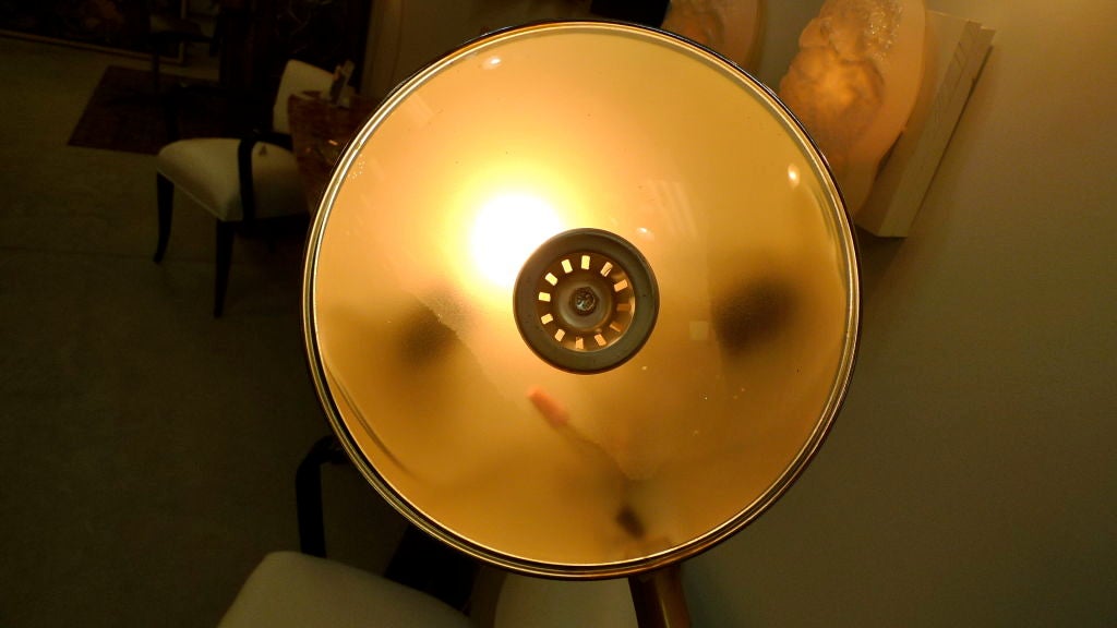 FASE of Madrid UFO-Schreibtischlampe in Burgunderrot und Gold (Spanisch) im Angebot