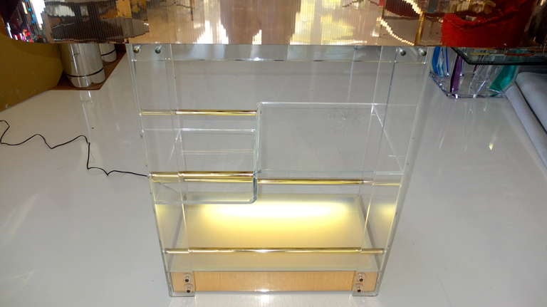 Goodfellas Lucite & Gold Mirror Illuminated Standing Bar In Excellent Condition In Hanover, MA