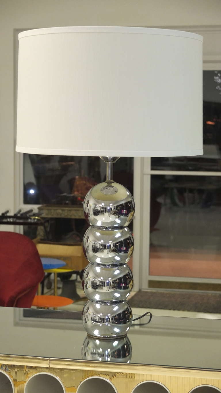 Lampe de bureau vintage à boules chromées empilées Excellent état - En vente à Hanover, MA