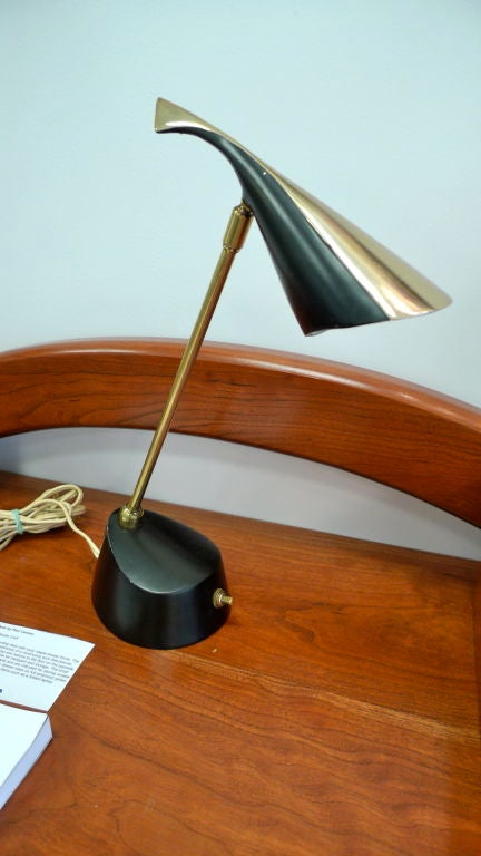 Américain Lampe de bureau ou lampe murale pivotante par Laurel Lamp Studios en vente