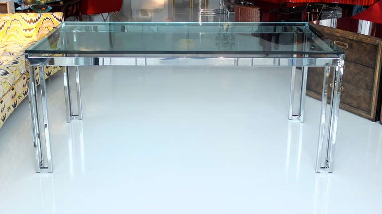 Chromed steel dining table for six with floating glass top by Milo Baughman for Thayer Coggin.

Chrome is in excellent confition.

We are also offering separately a set of six of the companion dining chairs in chromed steel square tube.
