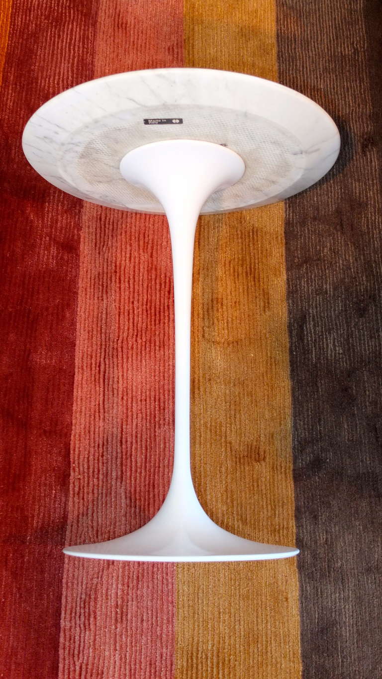 Saarinen Tulip Side Table WIth Marble Top By Knoll In Excellent Condition In Hanover, MA