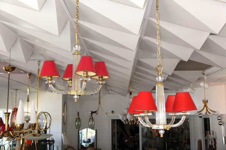 Mid-Century moderno Coppia di lampadari in cristallo Jacques Adnet Petite Plexi in vendita