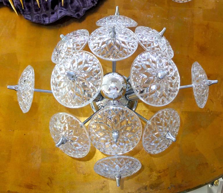 Vintage 1960s Belgian wall or ceiling mounted lamp in chrome and 12 Val Saint Lambert crystal disks.
We happen also to have available the identical fixture in brass as well as this one in chrome. Can also be mounted as a wall sconce.