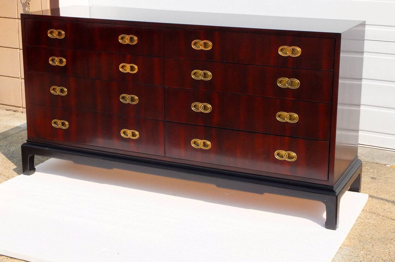 Late 20th Century Henredon Mahogany Eight-Drawer Dresser