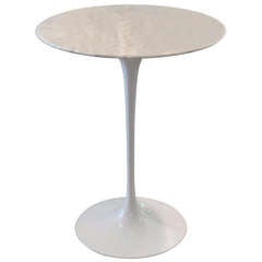 Table d'appoint Saarinen Tulip avec dessus en marbre de Knoll