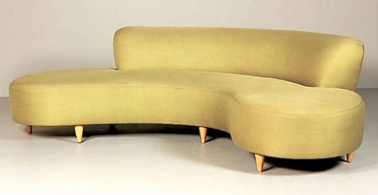 Mid-Century Serpentine Sofa In Style of Vladimir Kagan In Excellent Condition In Hanover, MA