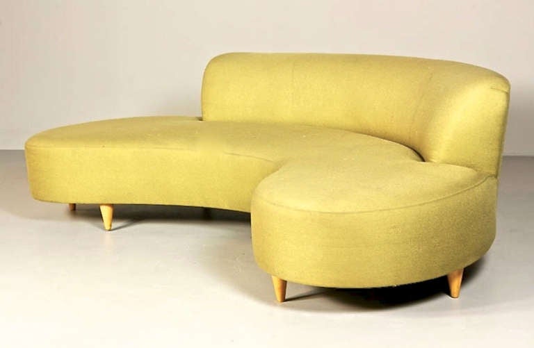 American Mid-Century Serpentine Sofa In Style of Vladimir Kagan