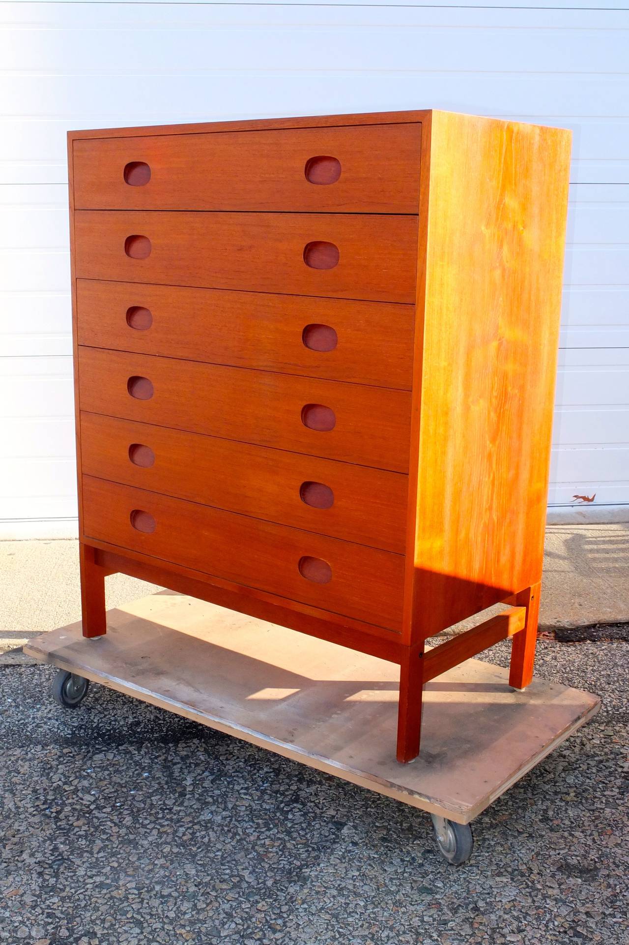 Danish Teak Chest on Stand by Vitre In Excellent Condition In Hanover, MA