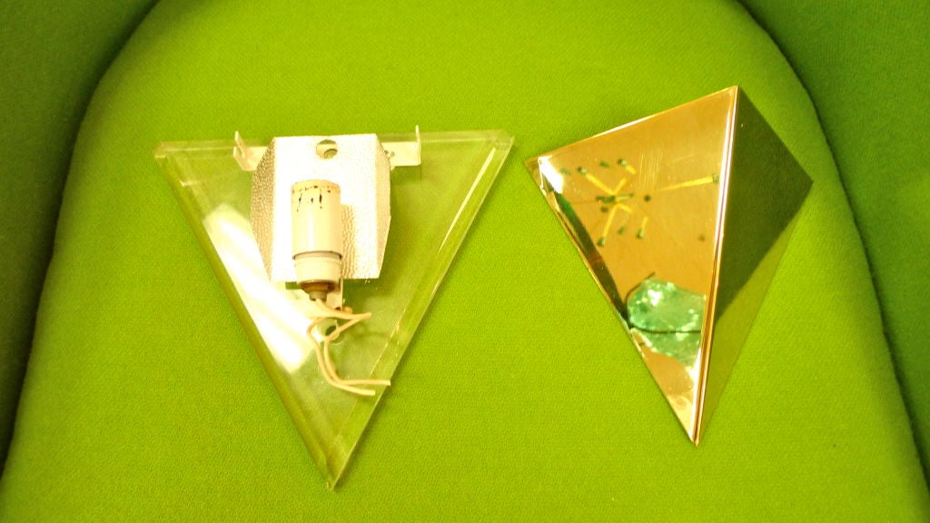 Mid-20th Century Pair of Lucite & Brass Pyramidal Wall Sconces For Sale