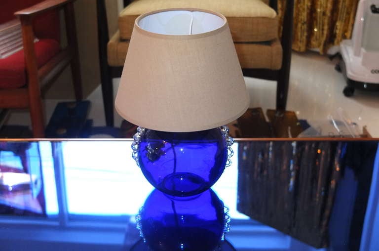 Lampe de boudoir française en verre bleu cobalt en vente 3