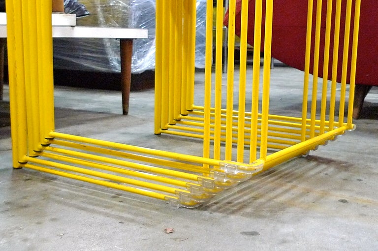 Ensemble de six chaises empilables Vlad Muller en jaune 1