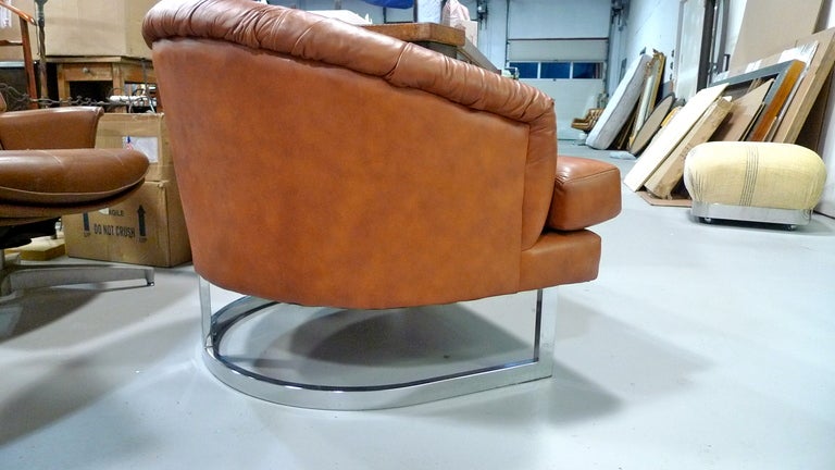 Mid-Century Modern Pair of Milo Baughman Style Barrel Back Tub Chairs