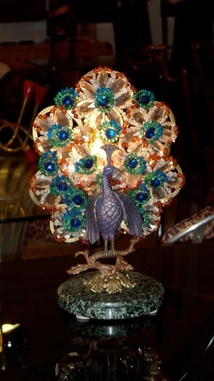 Verre Lampe bohème en bronze et verre perlé représentant un paon en vente