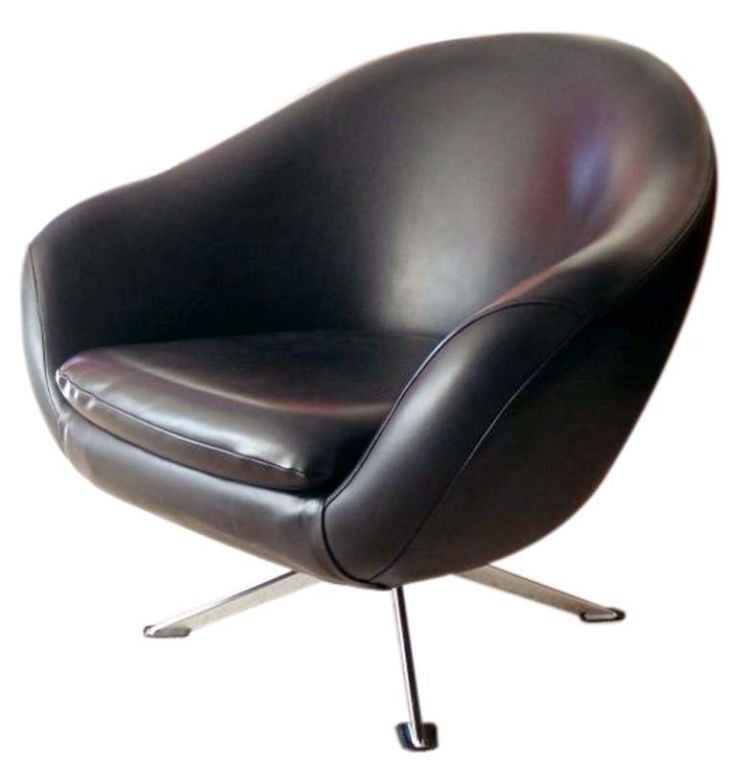 1960's German Pod Swiveling Chair For Sale