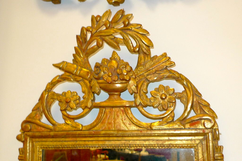 Miroir français d'époque Louis XVI en bois doré en vente 9