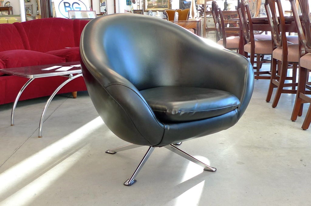 Late 20th Century 1960's German Pod Swiveling Chair For Sale