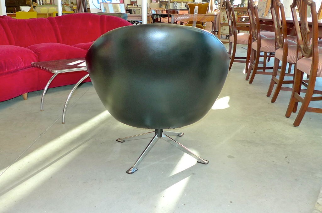 1960's German Pod Swiveling Chair For Sale 2